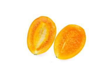 Beyaz arkaplanda yalıtılmış Marian erik meyvesi