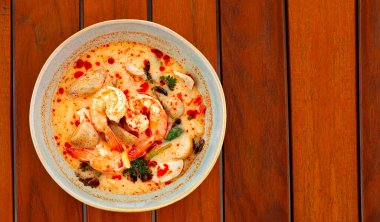 Tayland yemeği, Tom Yam Kung beyaz kasede