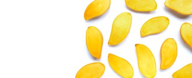 Tropik meyve, beyaz arka planda mango..