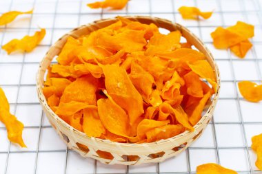 Kızarmış patates cipsi.