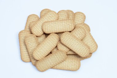 Beyaz arkaplanda bisküviler.