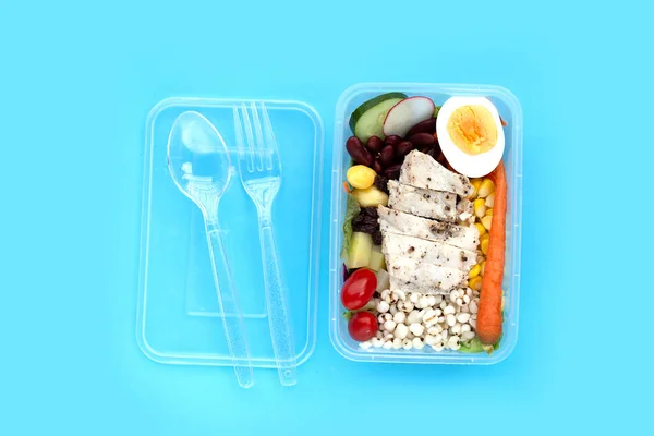 Salada Com Carne Legumes Caixa Embalagem Plástico — Fotografia de Stock