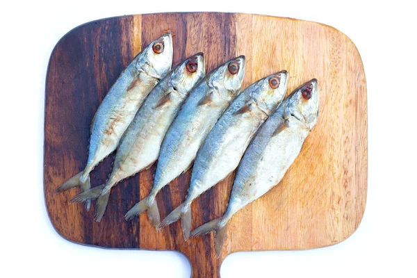 Pescado Salado Sobre Tabla Cortar Madera —  Fotos de Stock