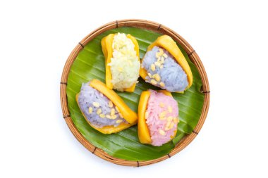 Jackfruit yapışkan pilavı. Tayland tatlısı