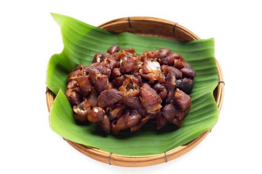 Beyaz arkaplanda ekşi demirhindi.