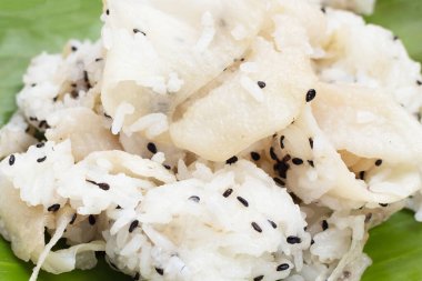 Tatlı yaban elmalı tatlı pilav..