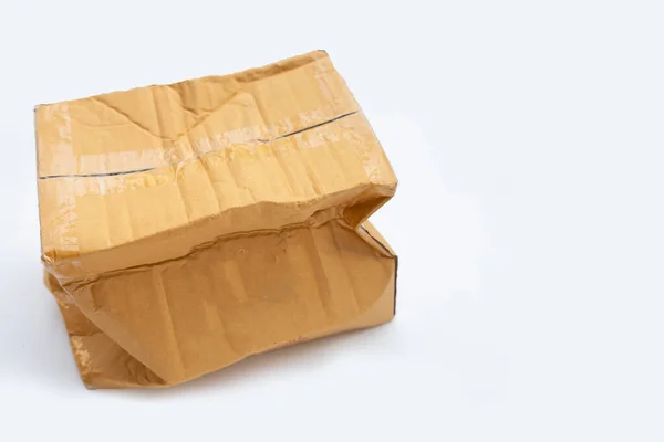 Поврежденная Картонная Коробка Белом Фоне — стоковое фото