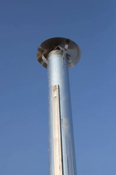 Metall Kaminrohr Auf Dem Dach Des Hauses — Stockfoto