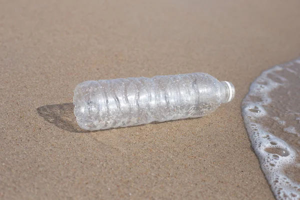 Plastikowa Butelka Plaży — Zdjęcie stockowe