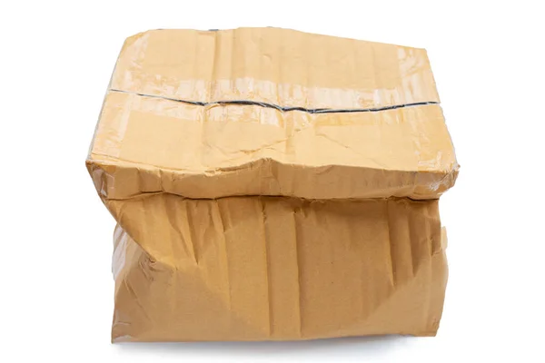 Beyaz Arkaplanda Hasarlı Karton Kutu — Stok fotoğraf