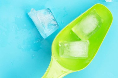 Buz dolu buz küpleri..