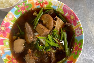 Biftek çorbasını yakın..