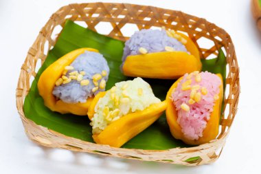 Jackfruit yapışkan pilavı. Tayland tatlısı