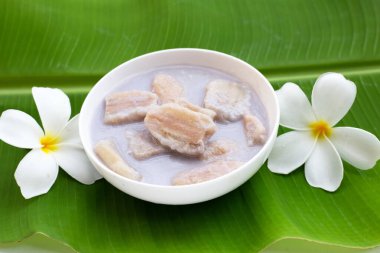 Hindistan cevizi sütlü muz. Tayland tatlısı