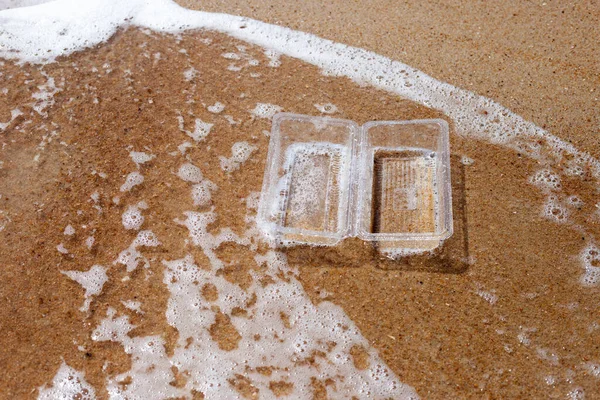 Plastic Food Container Beach — 图库照片