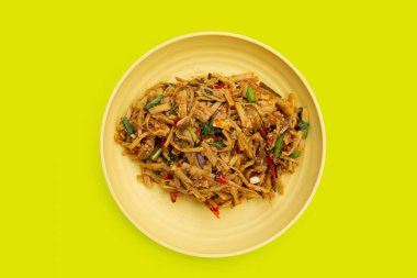 Baharatlı bambu salatası. Tayland yemeği.