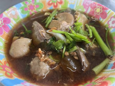 Biftek çorbasını yakın..