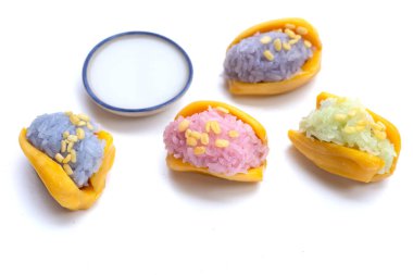 Jackfruit yapışkan pilavı. Tayland tatlısı