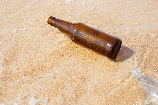 Γυάλινο Μπουκάλι Στην Παραλία — Φωτογραφία Αρχείου