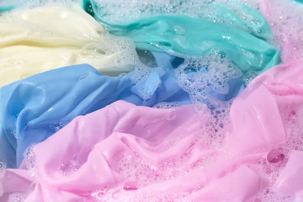 Ubrania Moczyć Proszku Rozpuszczania Wody Detergentu Pranie Kolorowych Ubrań — Zdjęcie stockowe