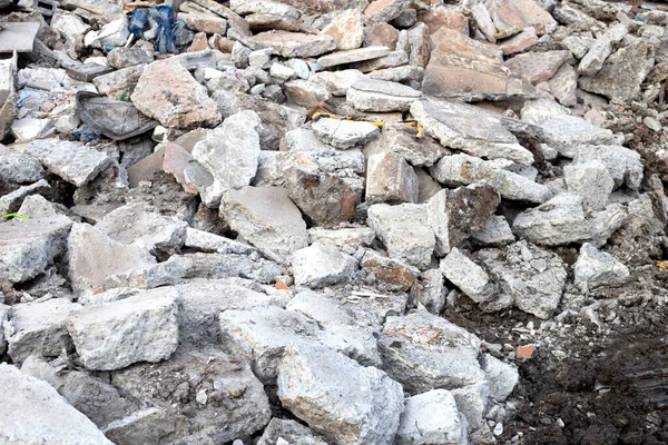 解体後の瓦礫の山 — ストック写真