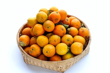 beyaz zemin üzerine tembul fındık.