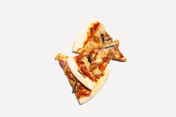 Pizza Fundo Branco — Fotografia de Stock