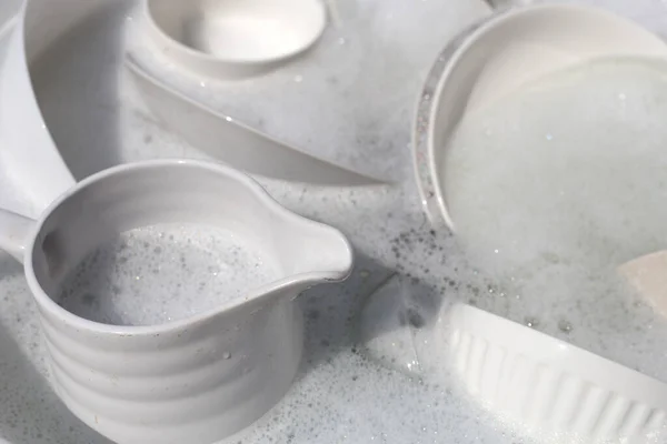 Посуд Миски Воді Бульбашки Посудомийної Рідини Кухонні Роботи — стокове фото
