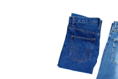 Beyaz arkaplanda mavi kot.