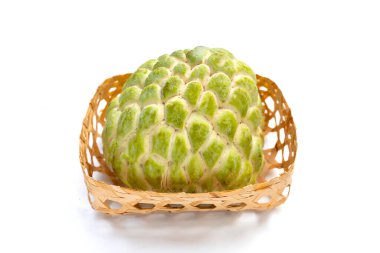 Beyaz zemin üzerine muhallebi elma meyve.