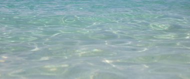 Mavi deniz suyu yüzeyi dokusu. Mavi okyanus yazı