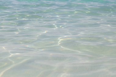 Mavi deniz suyu yüzeyi dokusu. Mavi okyanus yazı