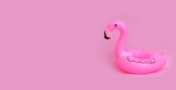 Надувний Рожевий Фламінго Рожевому Фоні Концепція Літнього Фону — стокове фото
