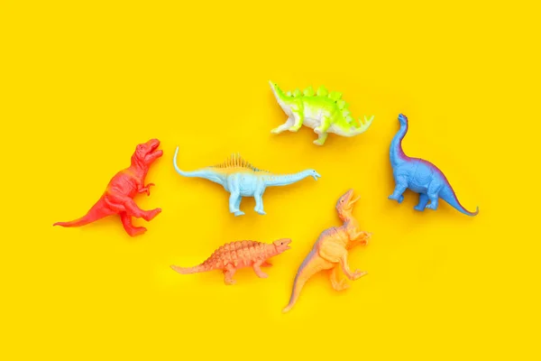 Brinquedos Dinossauro Plástico Fundo Amarelo Vista Superior — Fotografia de Stock