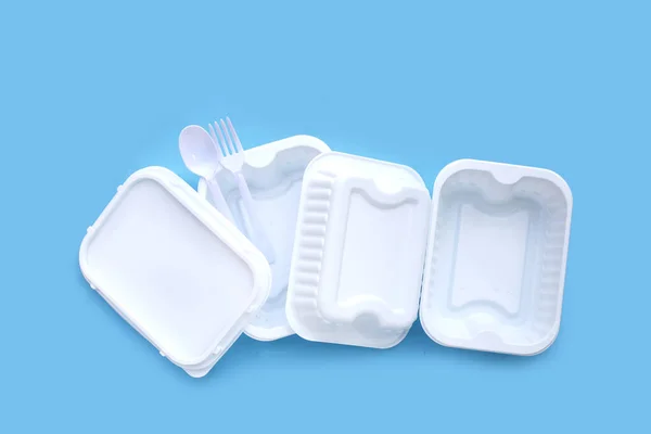 Πλαστικά Κουτιά Τροφίμων Κουτάλι Και Πιρούνι Μπλε Φόντο — Φωτογραφία Αρχείου