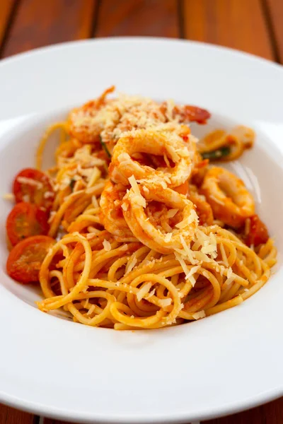 Spaghetti Alla Carbonara Con Frutti Mare Primi Piatti Italiani — Foto Stock