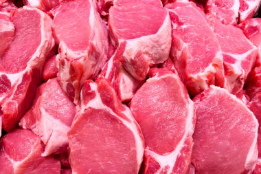 Taze kırmızı çiğ domuz eti.