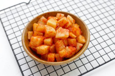 Daikon Kimchi. Lezzetli ve baharatlı.