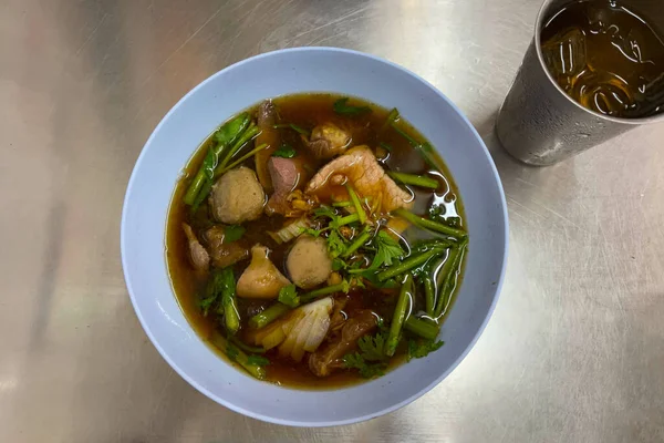 Köstliche Rindfleischsuppe Thai Stil — Stockfoto