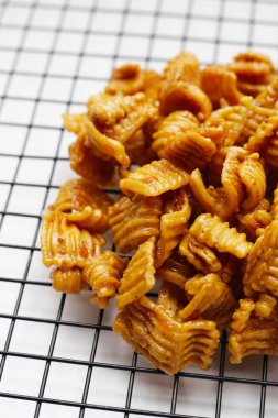 Klong Klang Krob, Tayland karamelli cips tatlı tatlı