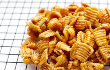 Klong Klang Krob, Tayland karamelli cips tatlı tatlı