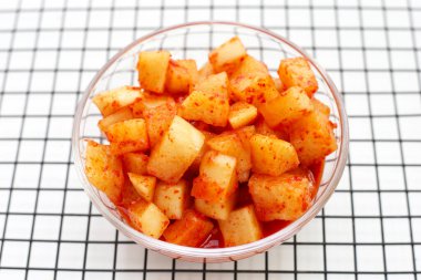 Daikon Kimchi. Lezzetli ve baharatlı.