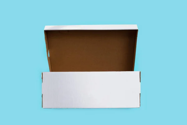 Otwórz Puste Pudełko Tekturowe Niebieskim Tle — Zdjęcie stockowe