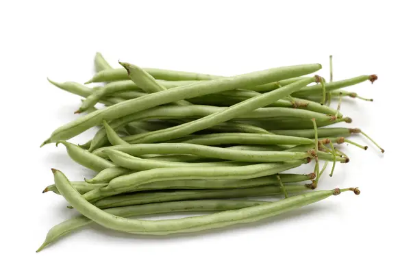 白い背景に新鮮なニードル豆 — ストック写真