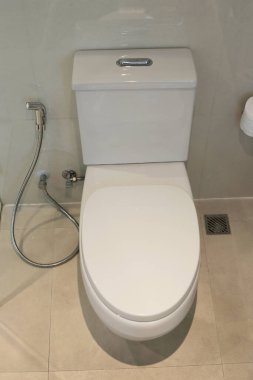 Beyaz banyo klozet