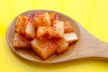 Daikon Kimchi. Lezzetli ve baharatlı.