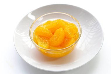 Mandalina portakalı ve tatlı şurubu.