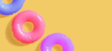 Yüzmek için lastik yüzük. Yaz arkaplanı kavramı