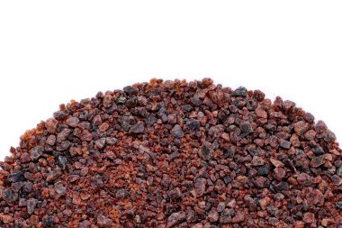 Beyaz arka planda siyah himalaya tuzu.