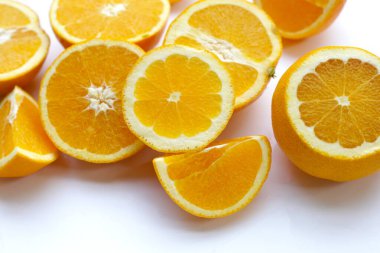 Taze portakal, yüksek C vitamini.